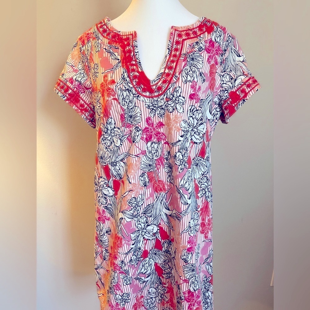 Pappogallo Dress Size 10 Embroidery around neck sleeves V Neck Fully Lin…